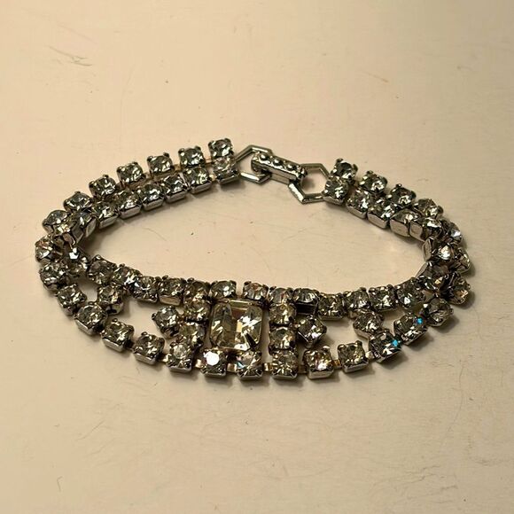 Vintage silver tone clear crystal tennis bracelet statement costume jewelry 7” - Picture 2 of 6